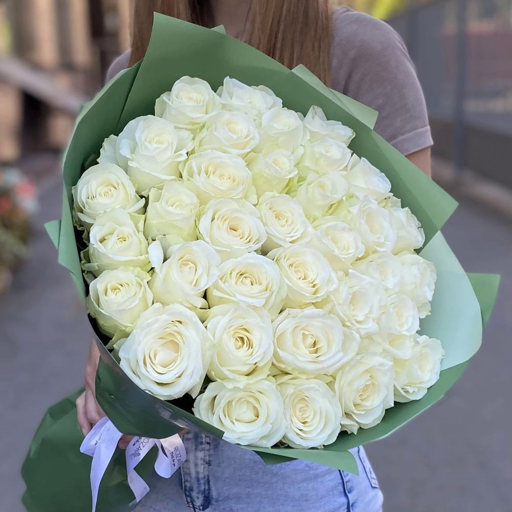 35 белых роз Premium 50 см.