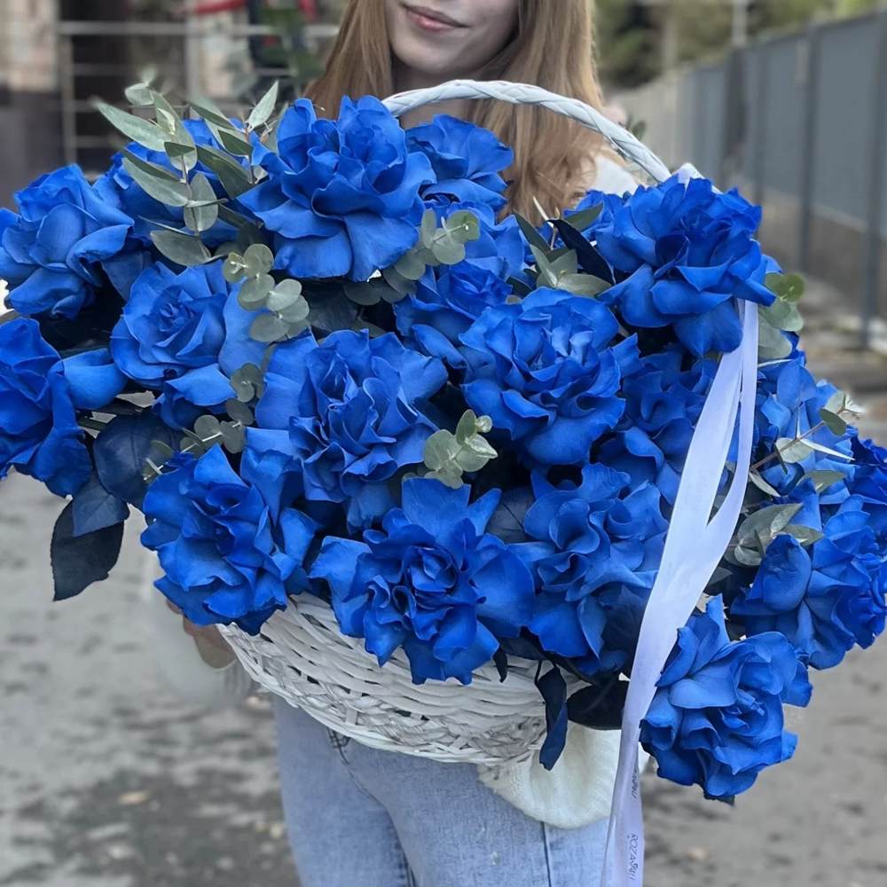 Французская синяя роза в корзине 25 шт.