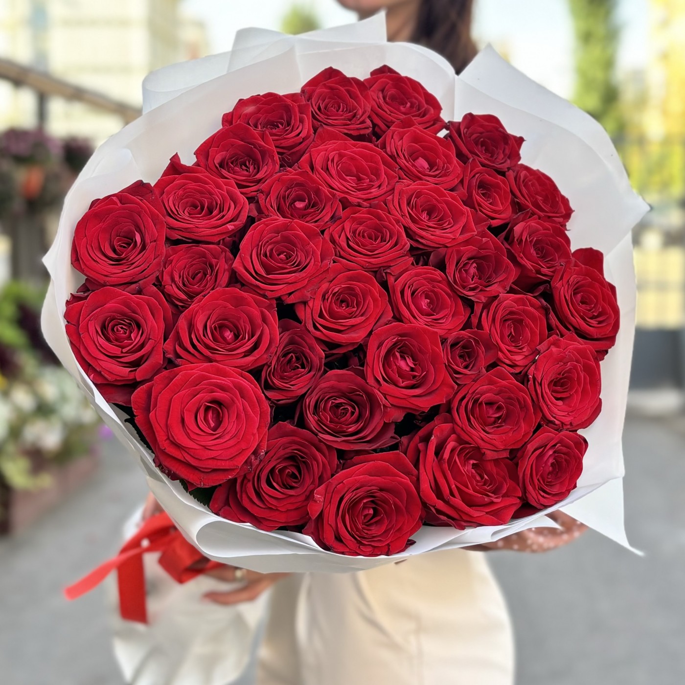 35 красных роз Premium 70 см.