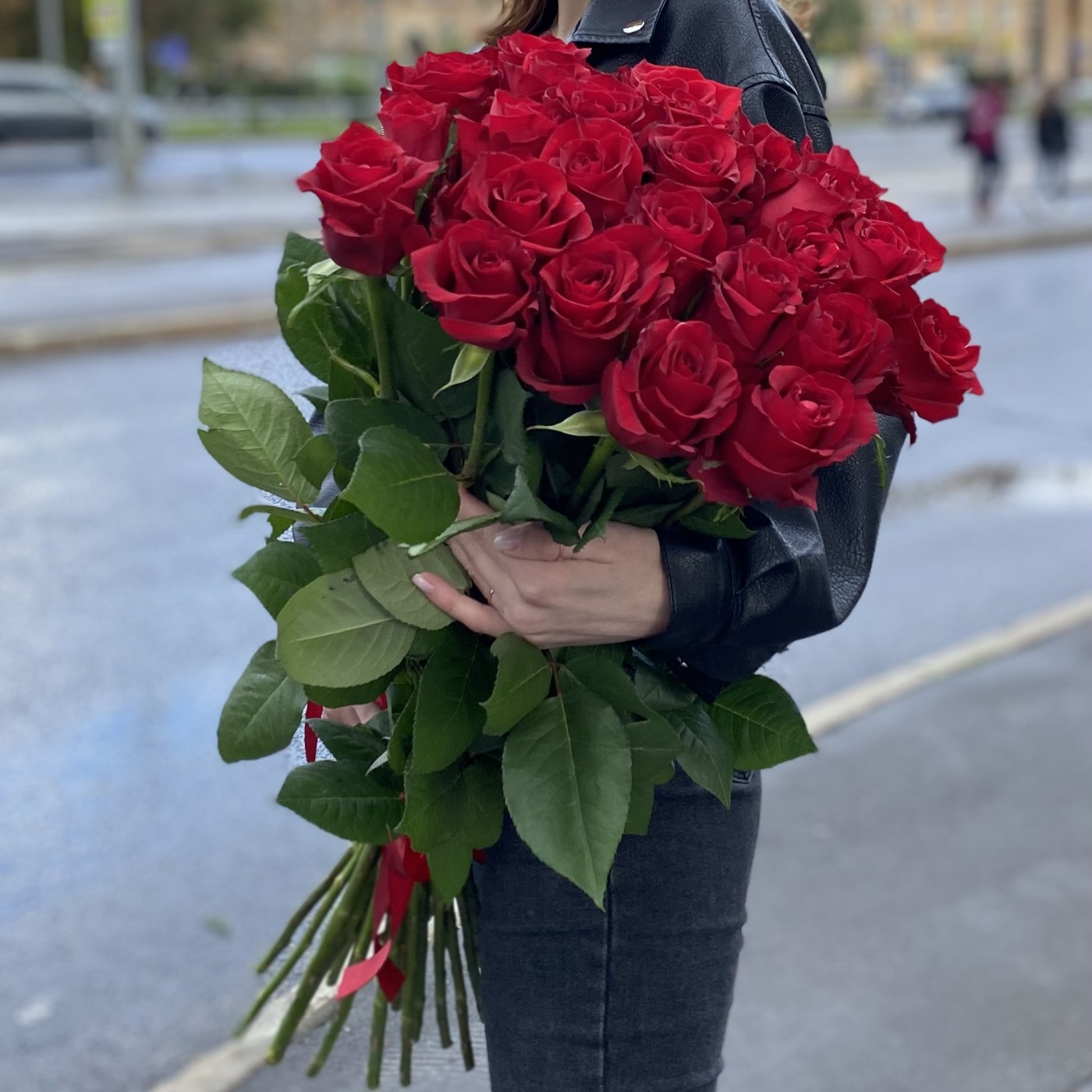 25 красных роз Premium 70 см.