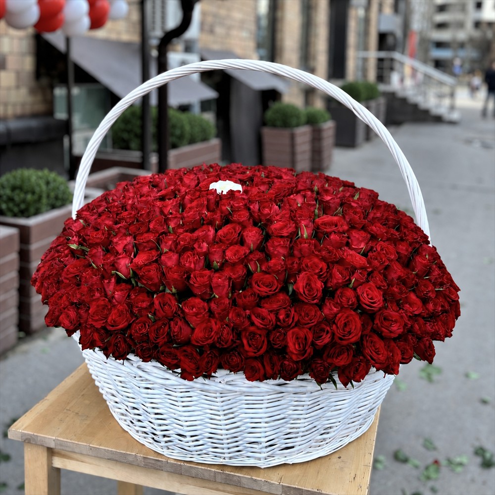 501 красная роза в корзине